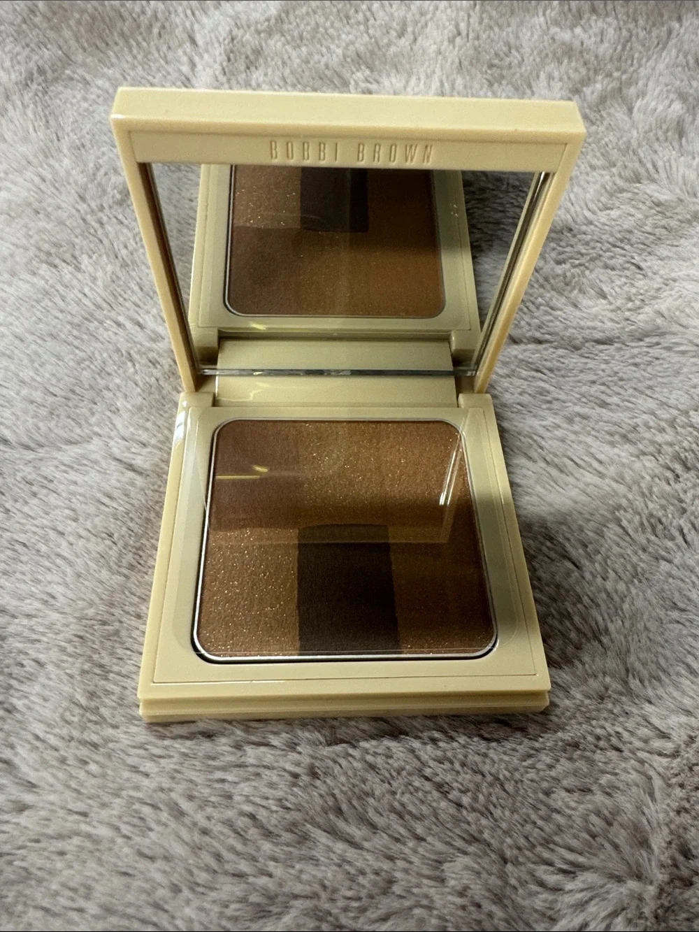 Bobbi Brown nude finish illuminating powder in Rich